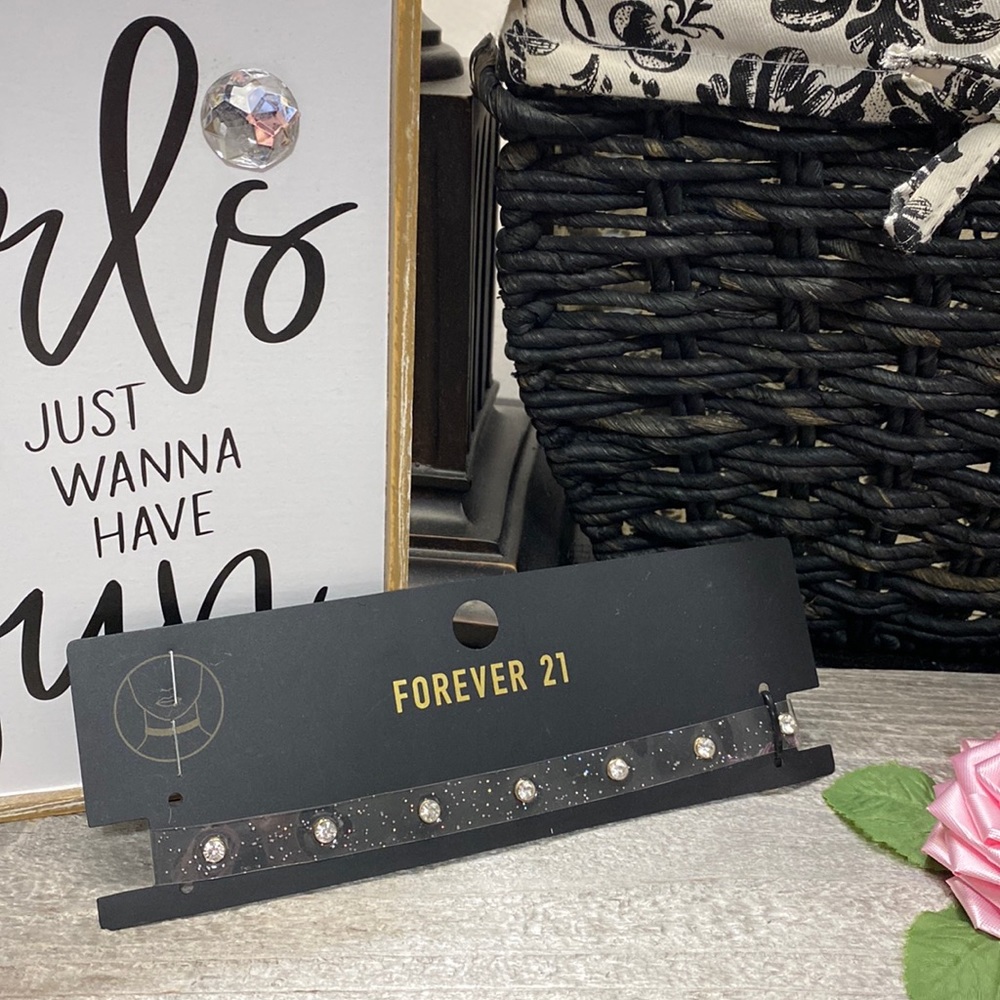 NWT Forever 21 Clear Sparkly Crystal Choker Necklace!!